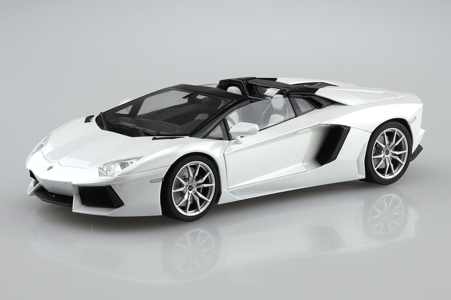 05866 Lamborghini Aventador LP700-4 Roadster '12 Aoshima