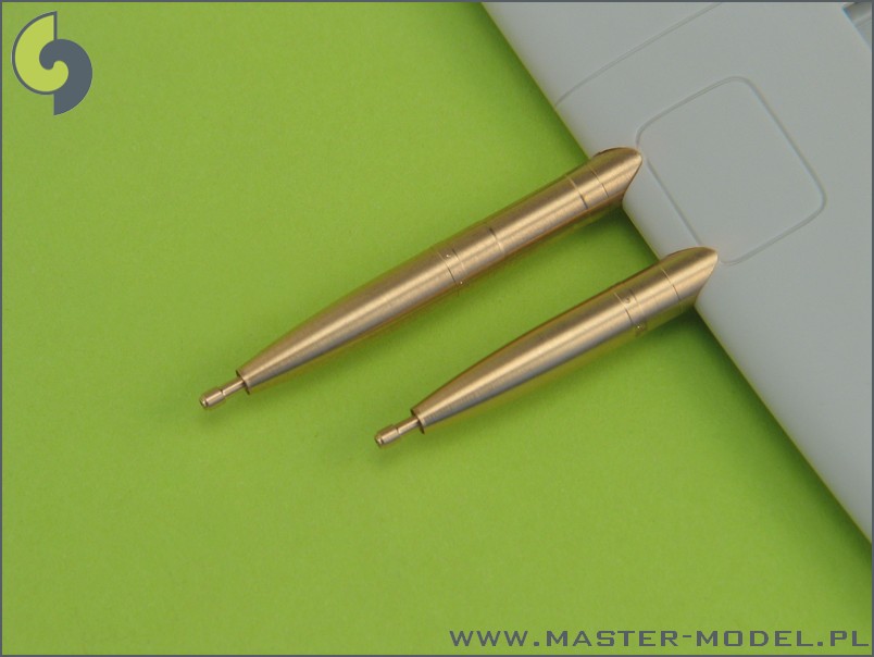 AM-32-021 Доработанное крыло Supermarine Spitfire (Mk.21 / 24) - 20-мм пушки Hispano в обтекателях