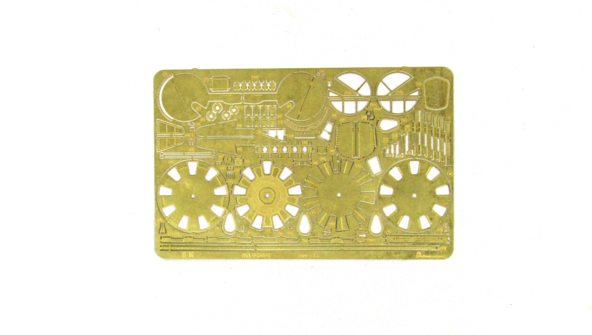 MD 048020 Фототравление для И-16 (ICM) цветные приборные доски