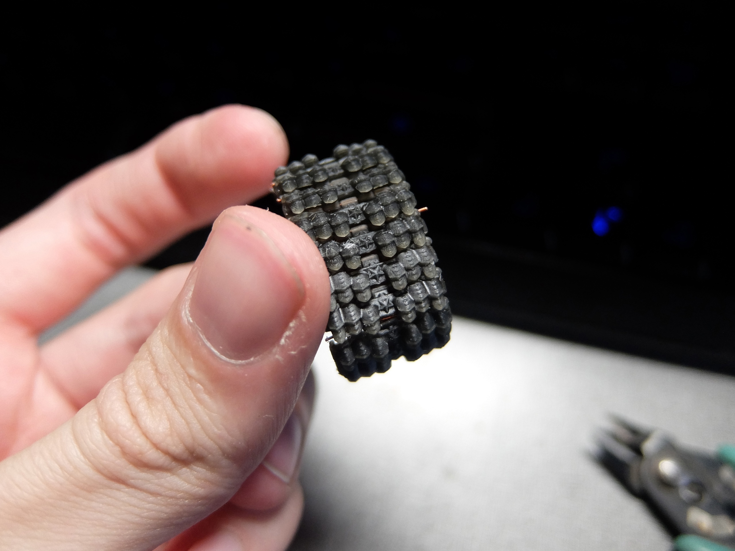 AM3737 Траки «Красная угроза» Neo