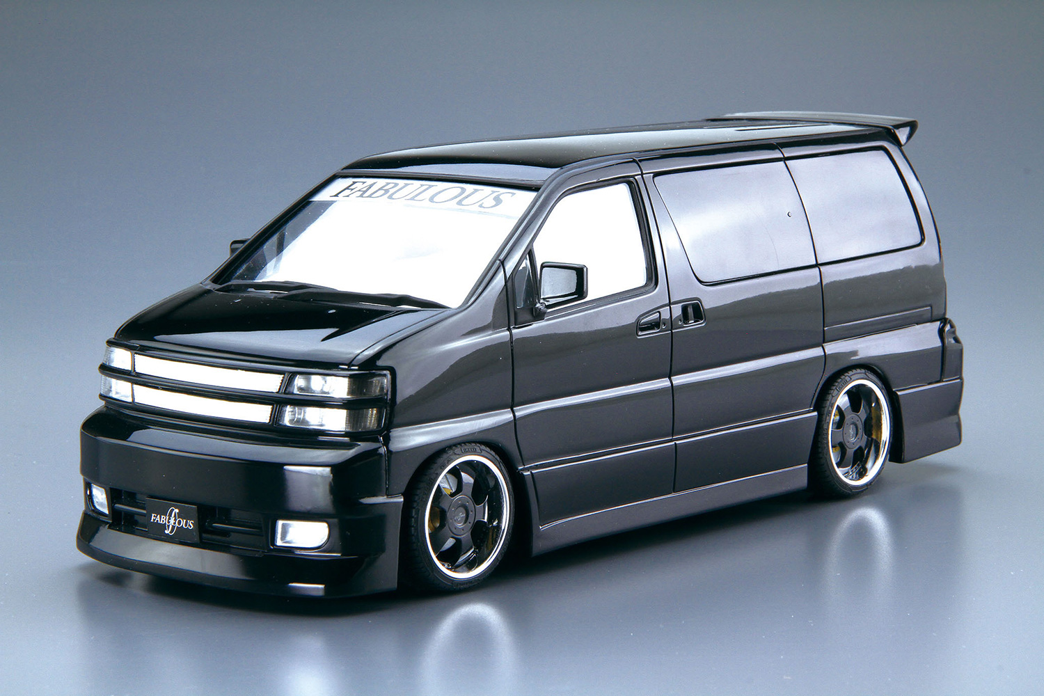 05452 Nissan Elgrand '00 Fabulous Aoshima