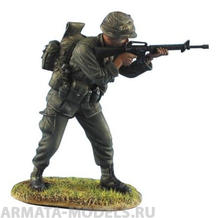 FL35045 US 25th Infantry Division Standing Firing M-16 First Legion