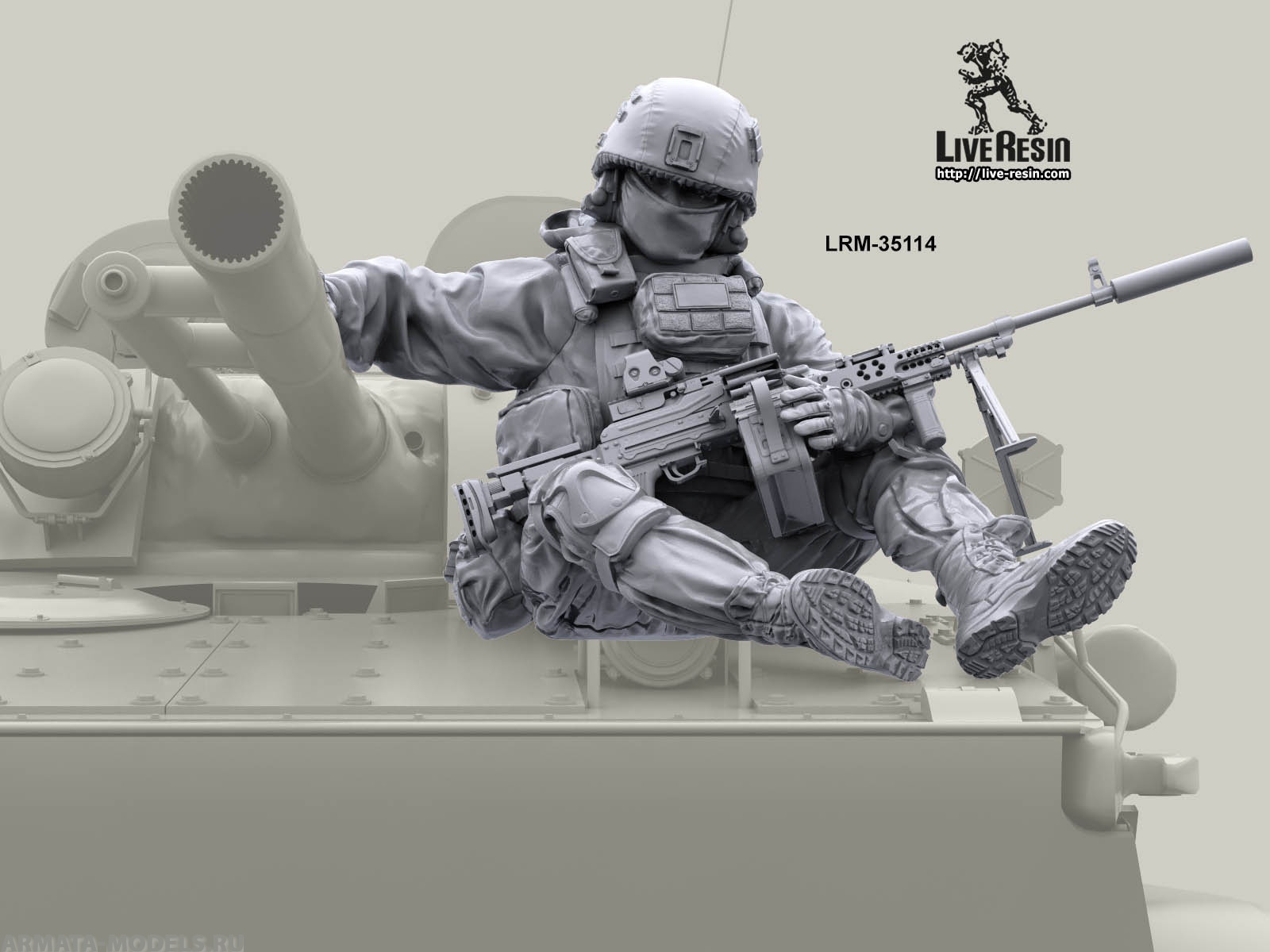 LRM35114 Современные Российские солдаты на броне БМП, Танка - пулеметчик с ПК Live Resin