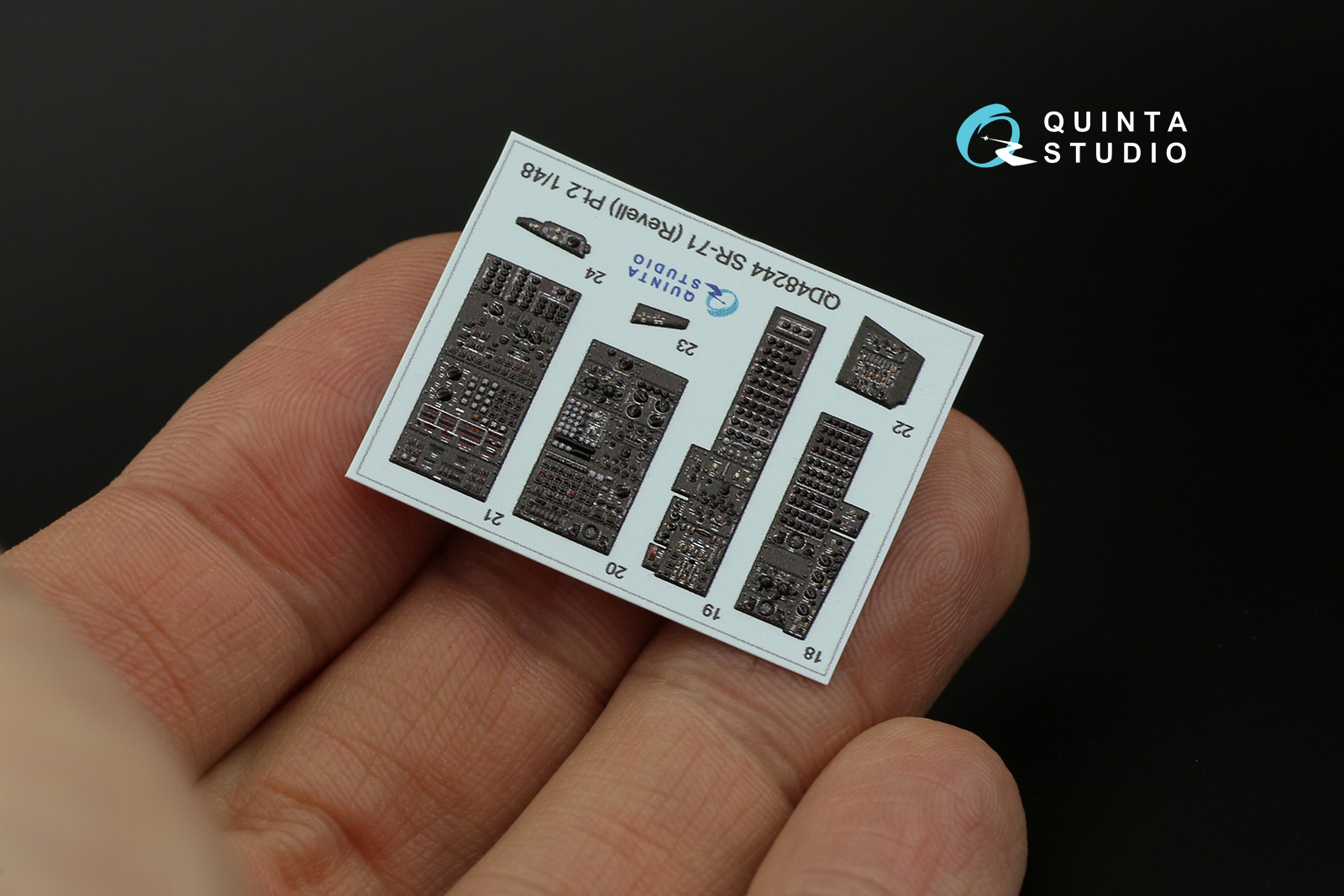 QD48244 3D Декаль интерьера кабины SR-71A (Revell)