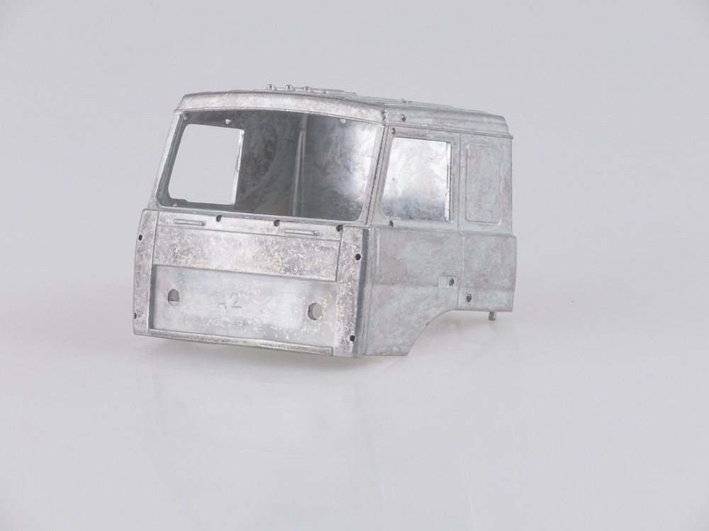 7043AVD Сборная модель МАЗ-6422 с полуприцепом МАЗ-9758 AVD Models