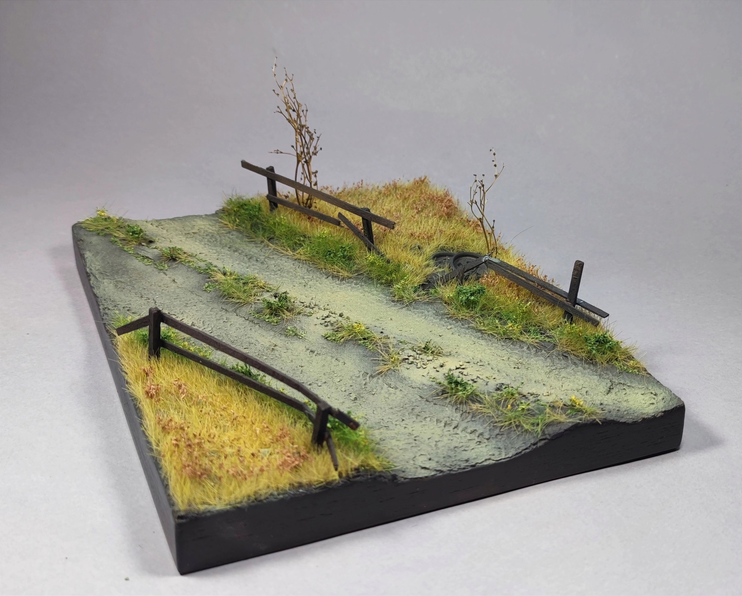 AM35807 Подставка Через поле