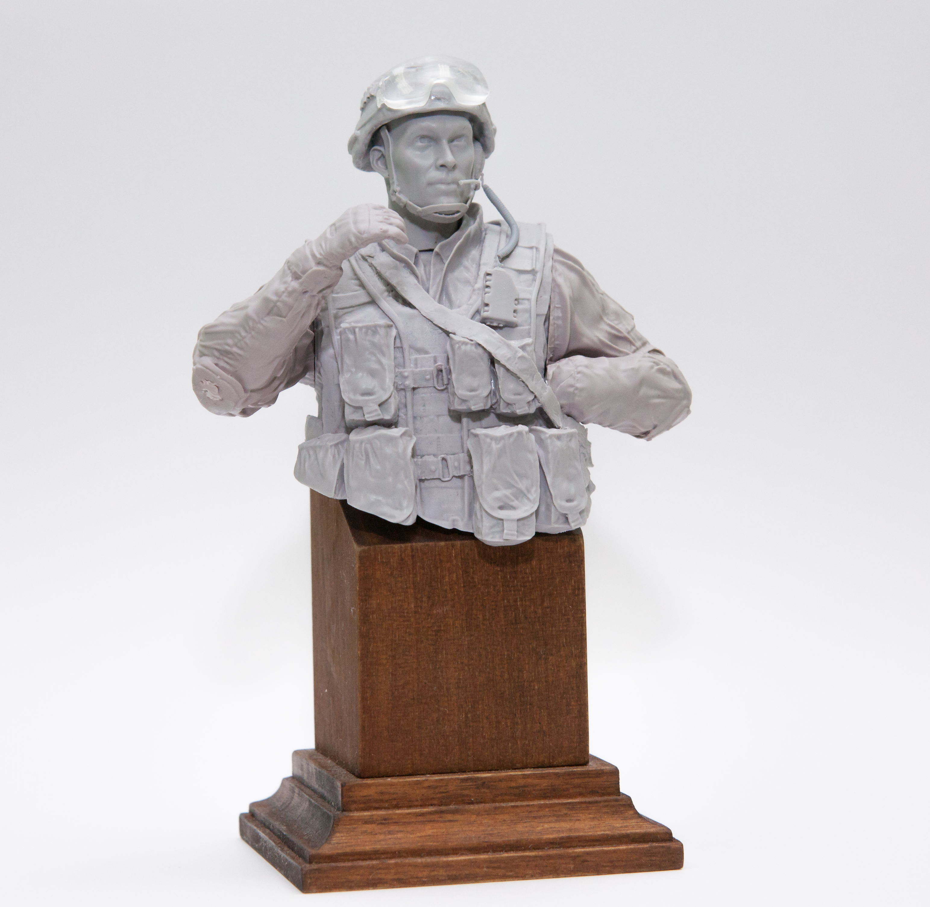 DVC-10B001 Бюст Вежливого Пулеметчика 1/10