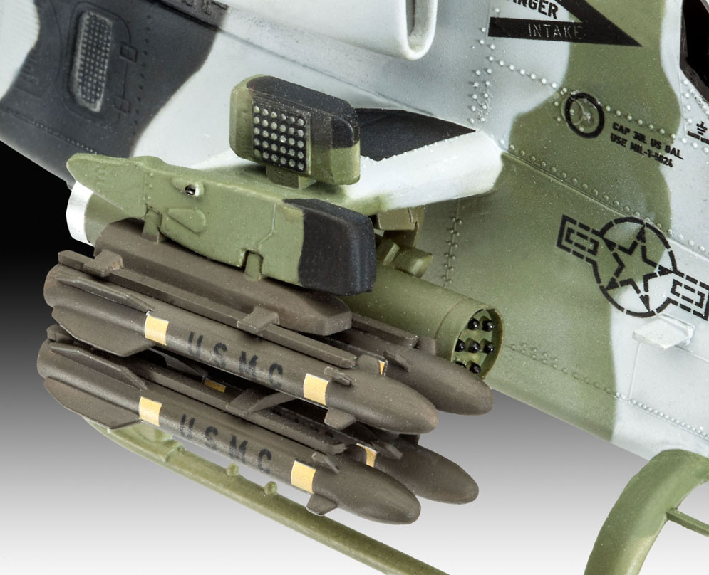 04943 Боевой вертолет AH-1W SuperCobra Revell