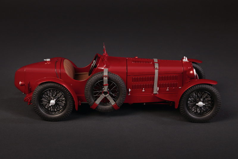 4708ИТ Автомобиль ALFA ROMEO 8C 2300 Italeri
