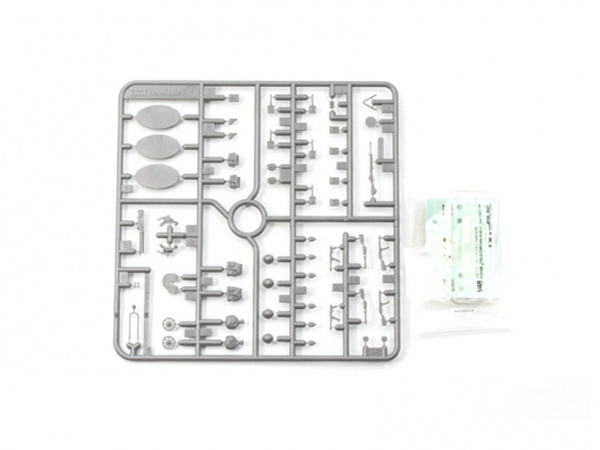 89767 Советский военный автомобиль газ 67Б с офицерами, пулеметчиками и вооружением, всего 8 фигур Tamiya