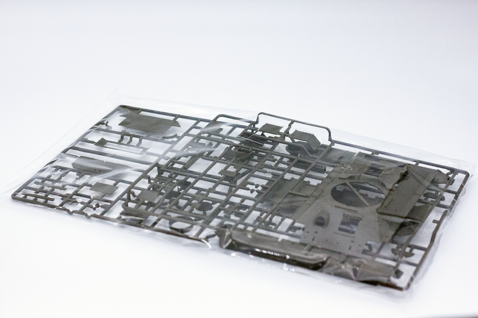 303568  Игрушка  техника и вооружение  Советский танк Т-34-85 "Суворов" Моделист