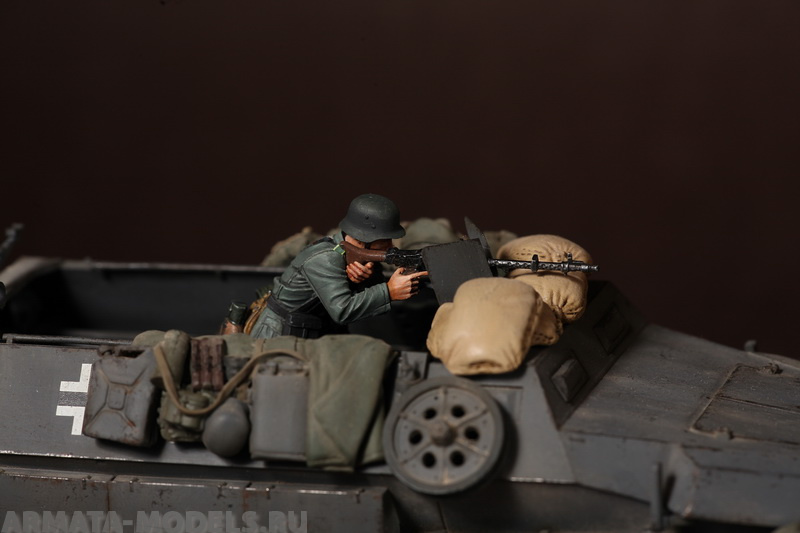 3544SOGA German machine gunner for Hanomag SOGA Miniatures