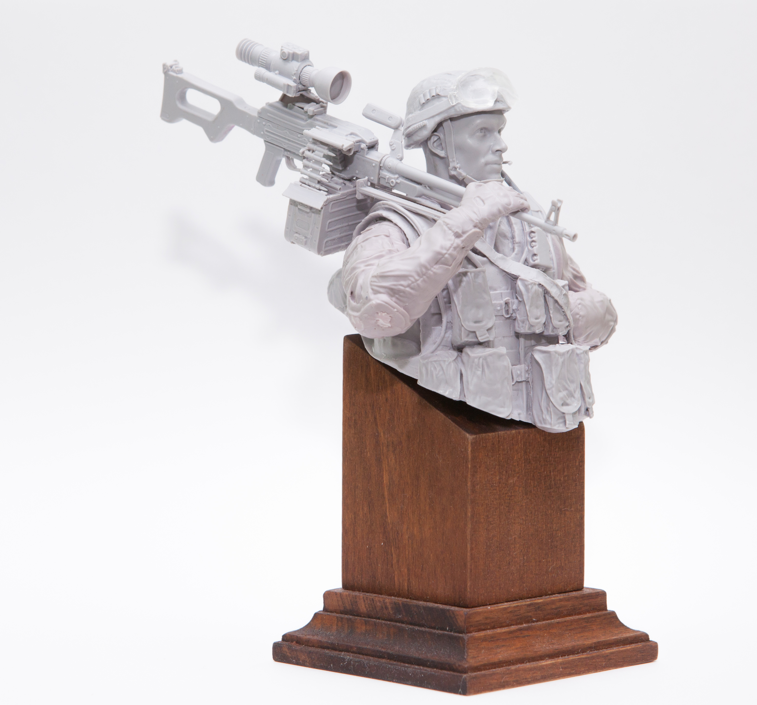 DVC-10B001 Бюст Вежливого Пулеметчика 1/10