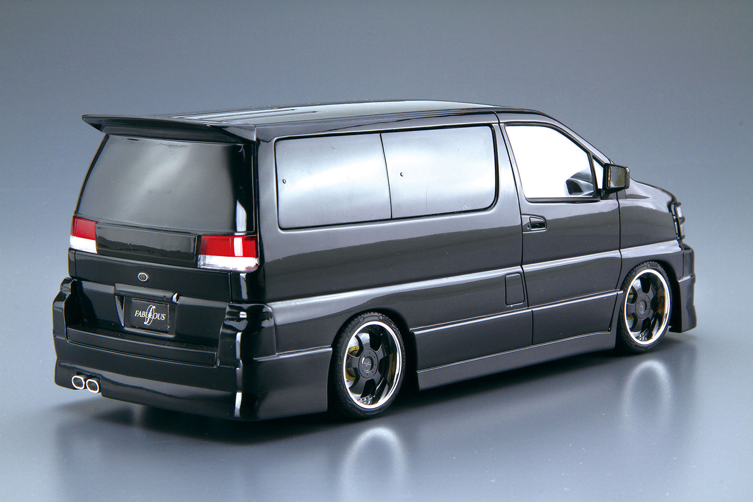 05452 Nissan Elgrand '00 Fabulous Aoshima