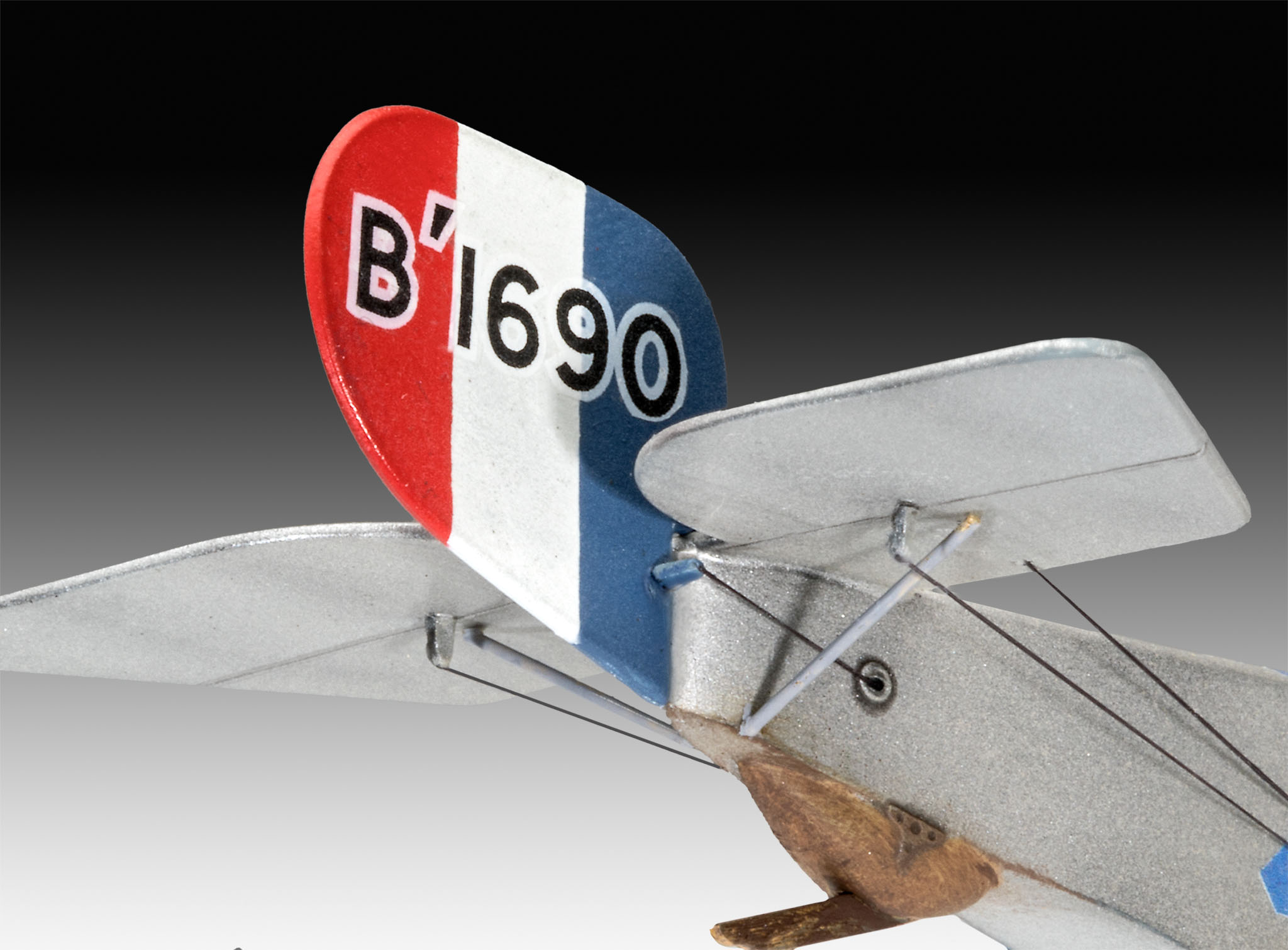 03885 Французский истребитель Nieuport 17 Revell