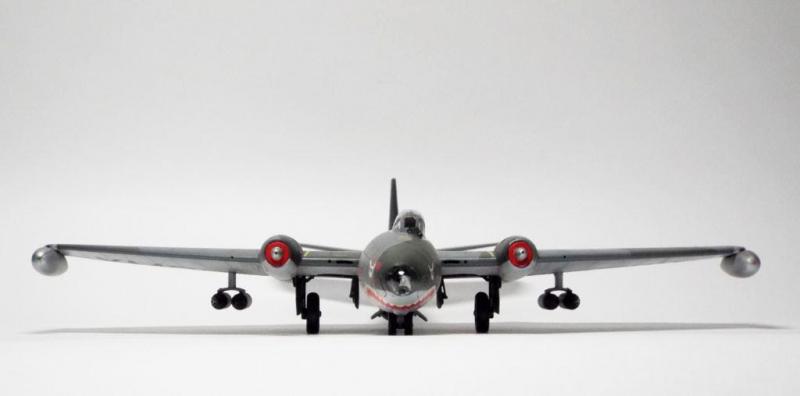 72023 Средний бомбардировщик Канберра ARK model