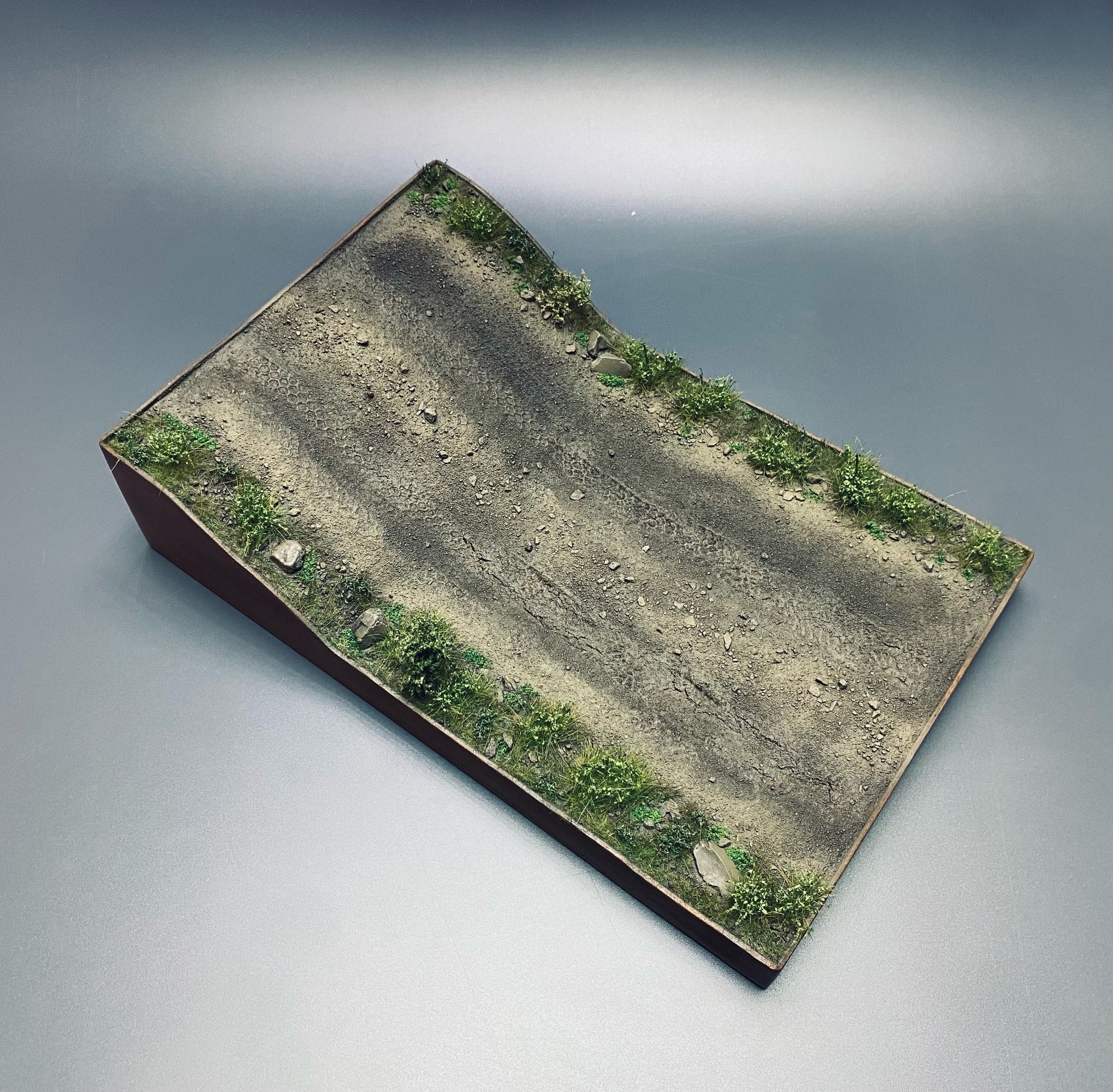 AM35754 Авторская подставка На учениях. Размер 20 на 30см.