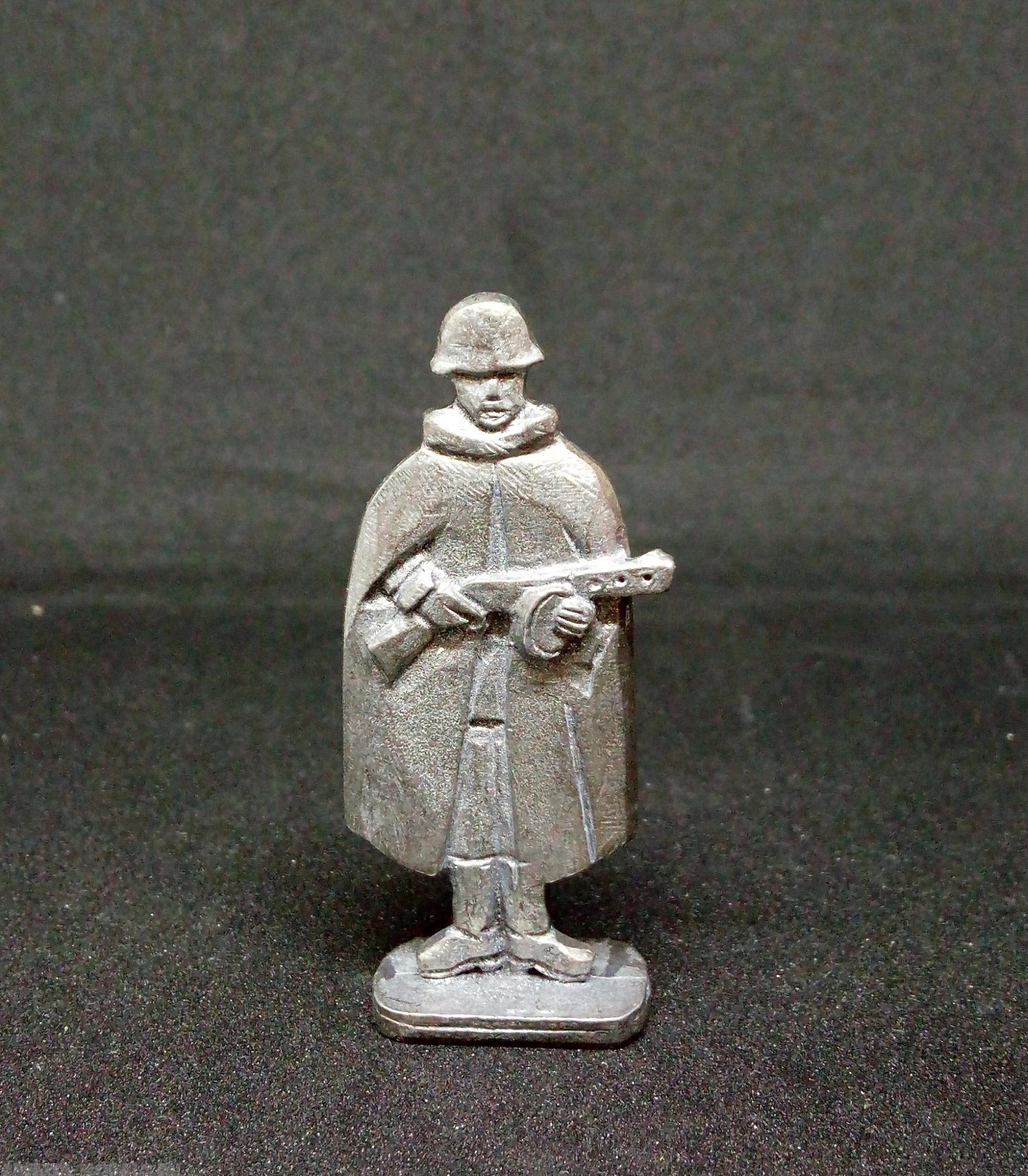 Н-2-110 Рядовой в плащ-палатке в строю Солдатики "Ура"