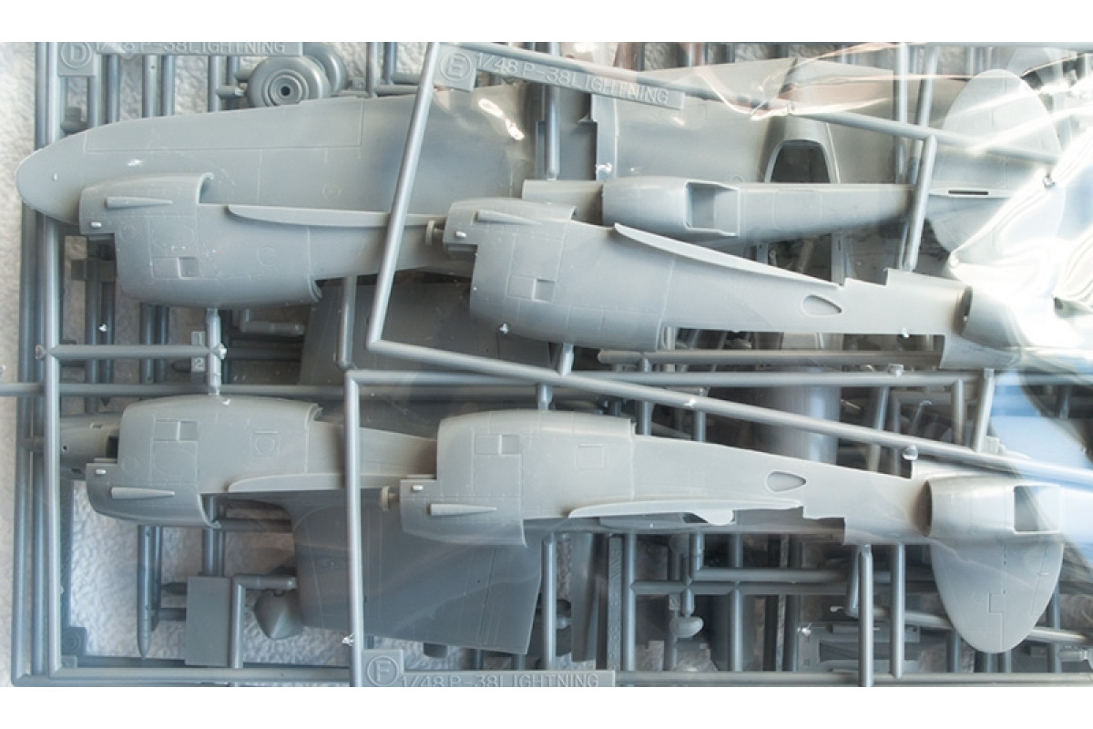 09101 Самолет  P-38J LIGHTNING Hasegawa