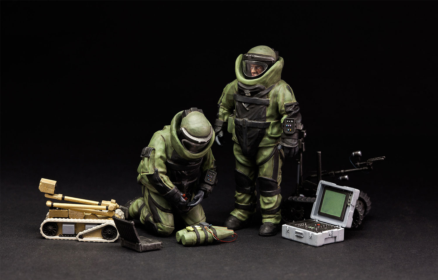 HS-003   U.S. EXPLOSIVE ORDNANCE DISPOSAL SPECIALISTS & ROBOTS 1/35 Meng