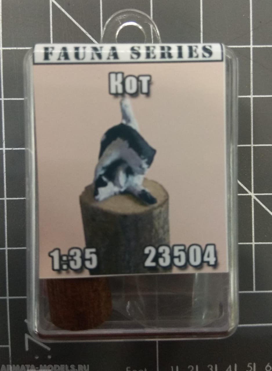 MT23504 Вылизывающийся кот (белый металл, окрашено кистью) Mini Tank