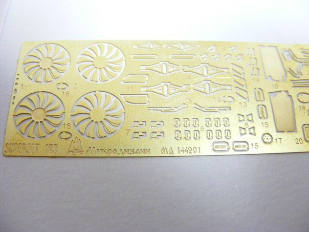 144201 Суперджет-100 от Звезды (1:144)