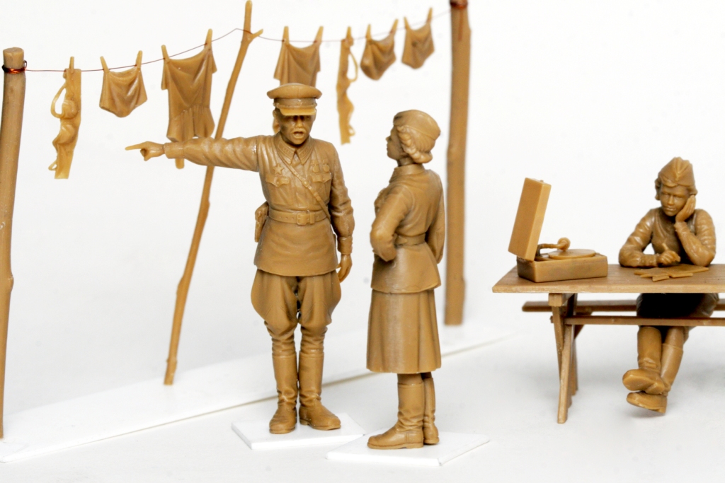 Набор фигурок 35621 Фигуры Советские женщины-военнослужащие, 1941-1942г (А зори здесь тихие) ICM