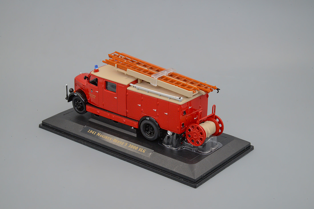 43014LT 1941 пожарная машина Magirus-Deutz 330 1/43 (зелёная , красная) Lucky Toys