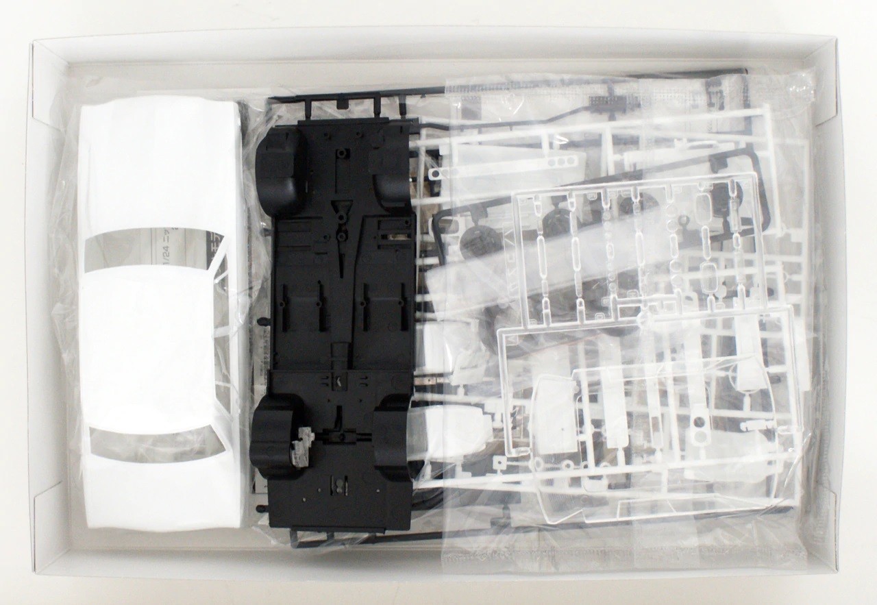 05835 Nissan Skyline 2000 GT-R PGC10 '70 Aoshima