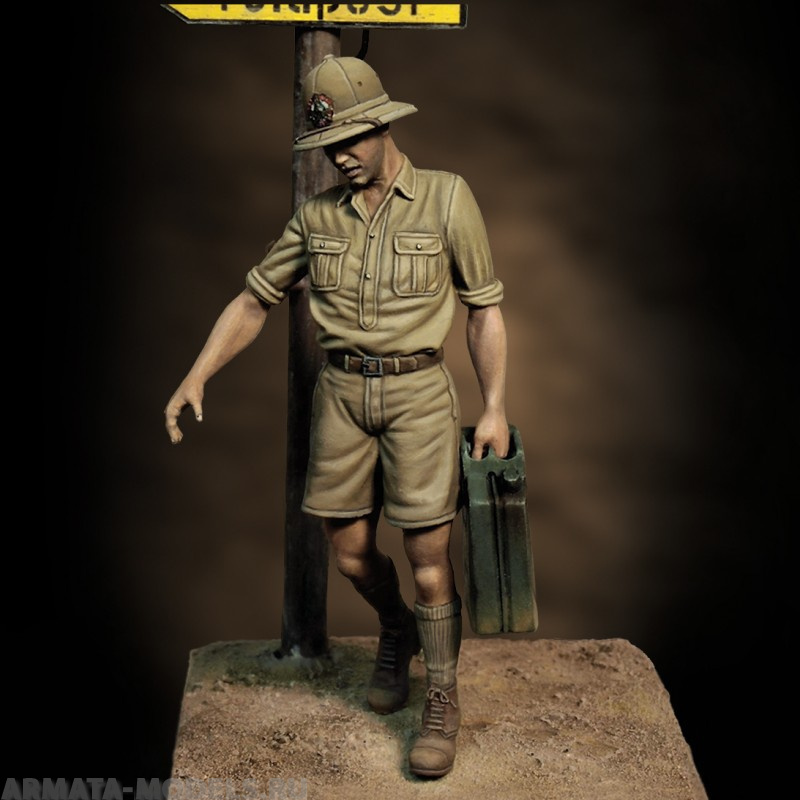 RM850 Italian soldier with jerry can (1/35) Royal Model