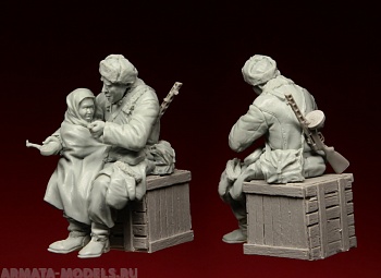 3054STAL Советский солдат с ребенком