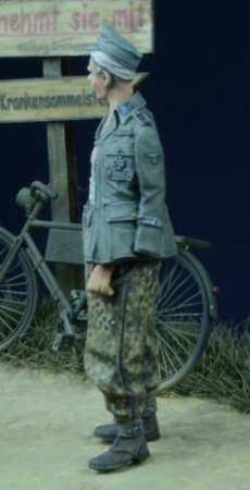 35017DM Wounded SS NCO 1942-45 D-Day Miniature Studio