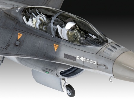 03844RE Легкий истребитель F-16D Fighting Falcon Revell