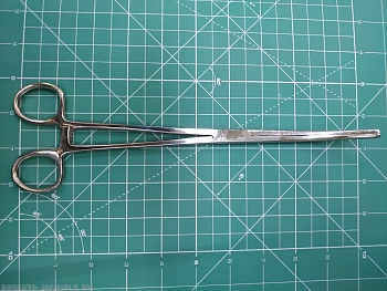 SN611 Длинный изогнутый гемостатический зажим 25 см