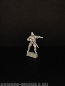 5003ТБ Командир с биноклем