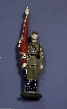 7-077 окрашеная фигура Знаменосец ВДВ на параде. Знамя ВДВ