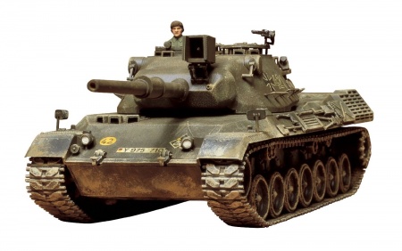 35064 Западно-германский танк LEOPARD c 105-мм пушкой и фигурой танкиста Tamiya