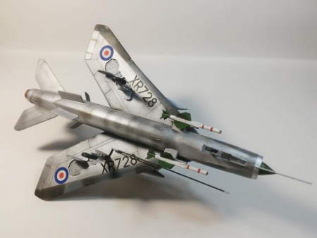 72025  Многоцелевой истребитель Лайтнинг ARK model